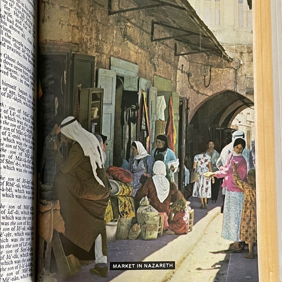 Holy Bible in Cedar Wood Presentation Box - Picture 10 of 16